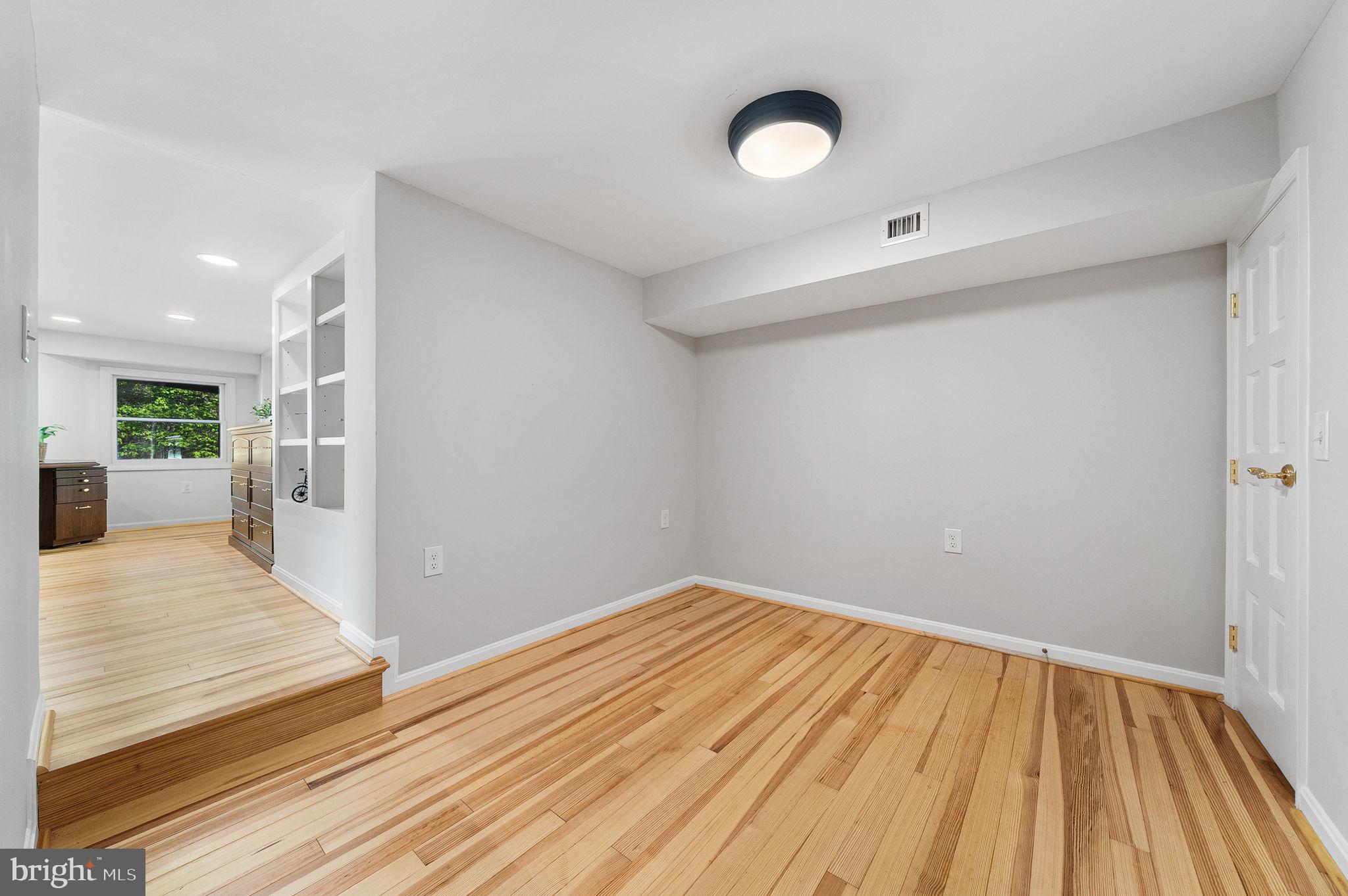 COLUMBIA OAKS - Residential