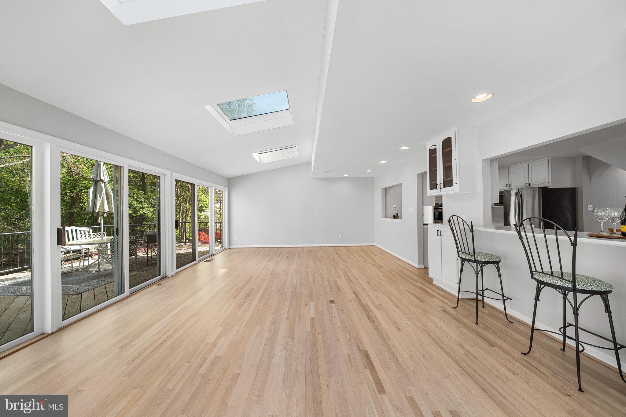 COLUMBIA OAKS - Residential