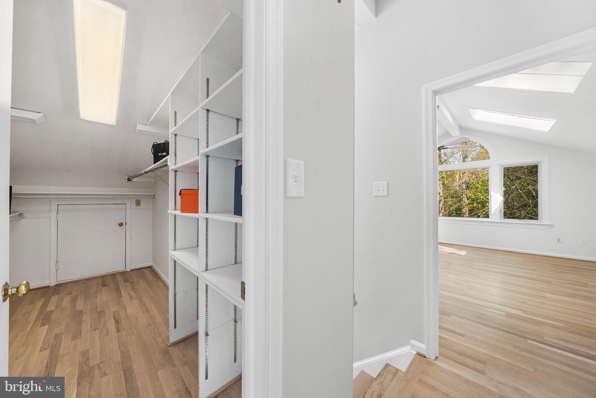 COLUMBIA OAKS - Residential