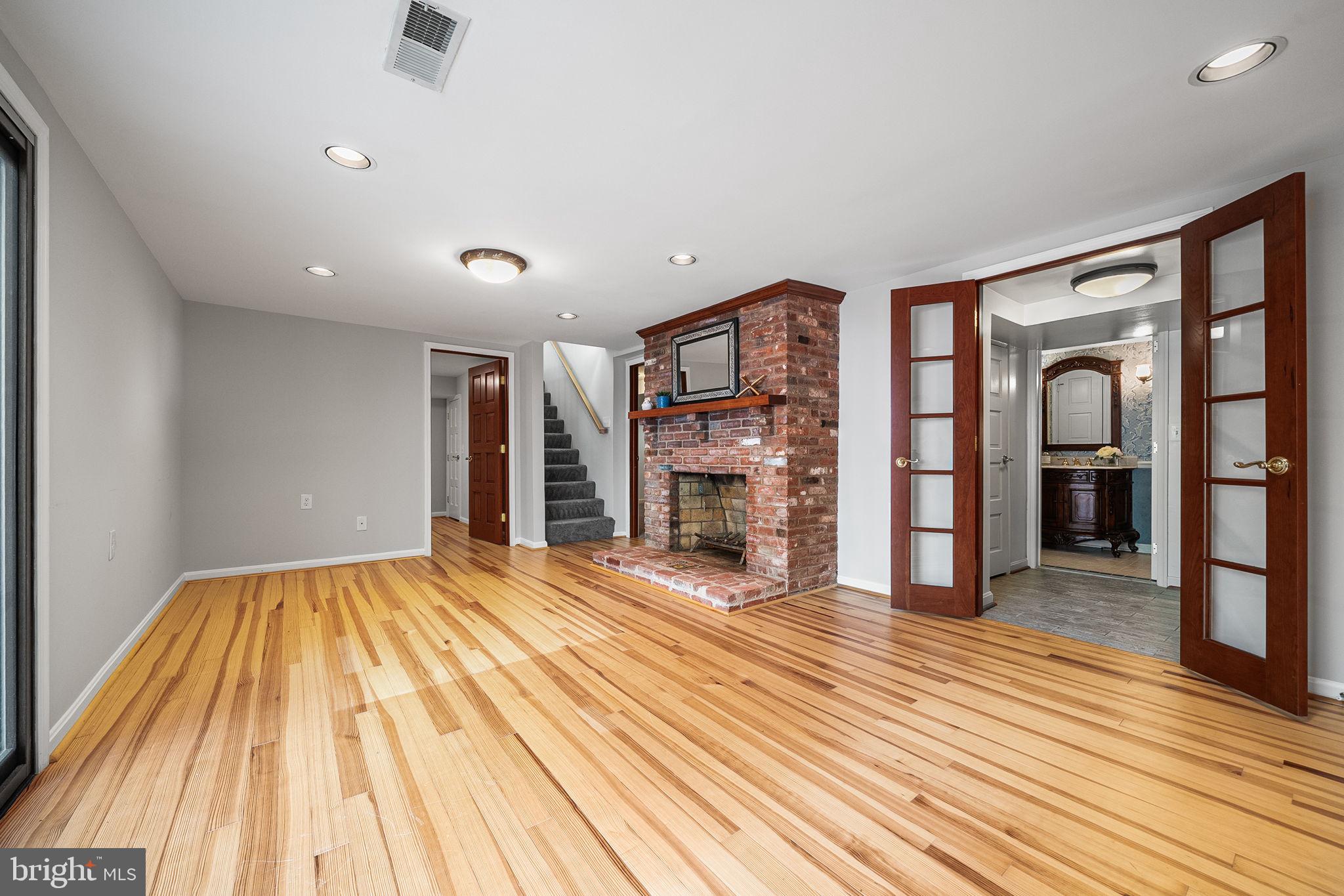 COLUMBIA OAKS - Residential