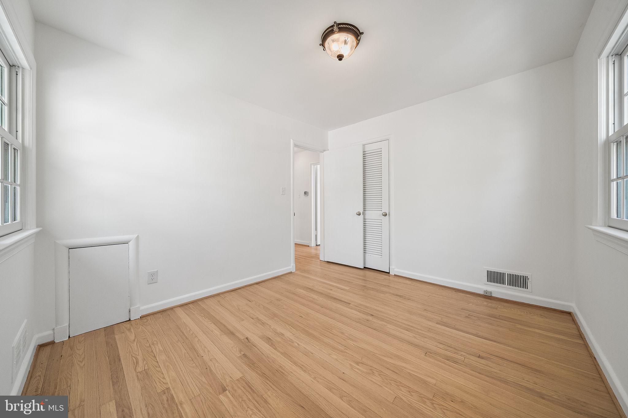 COLUMBIA OAKS - Residential