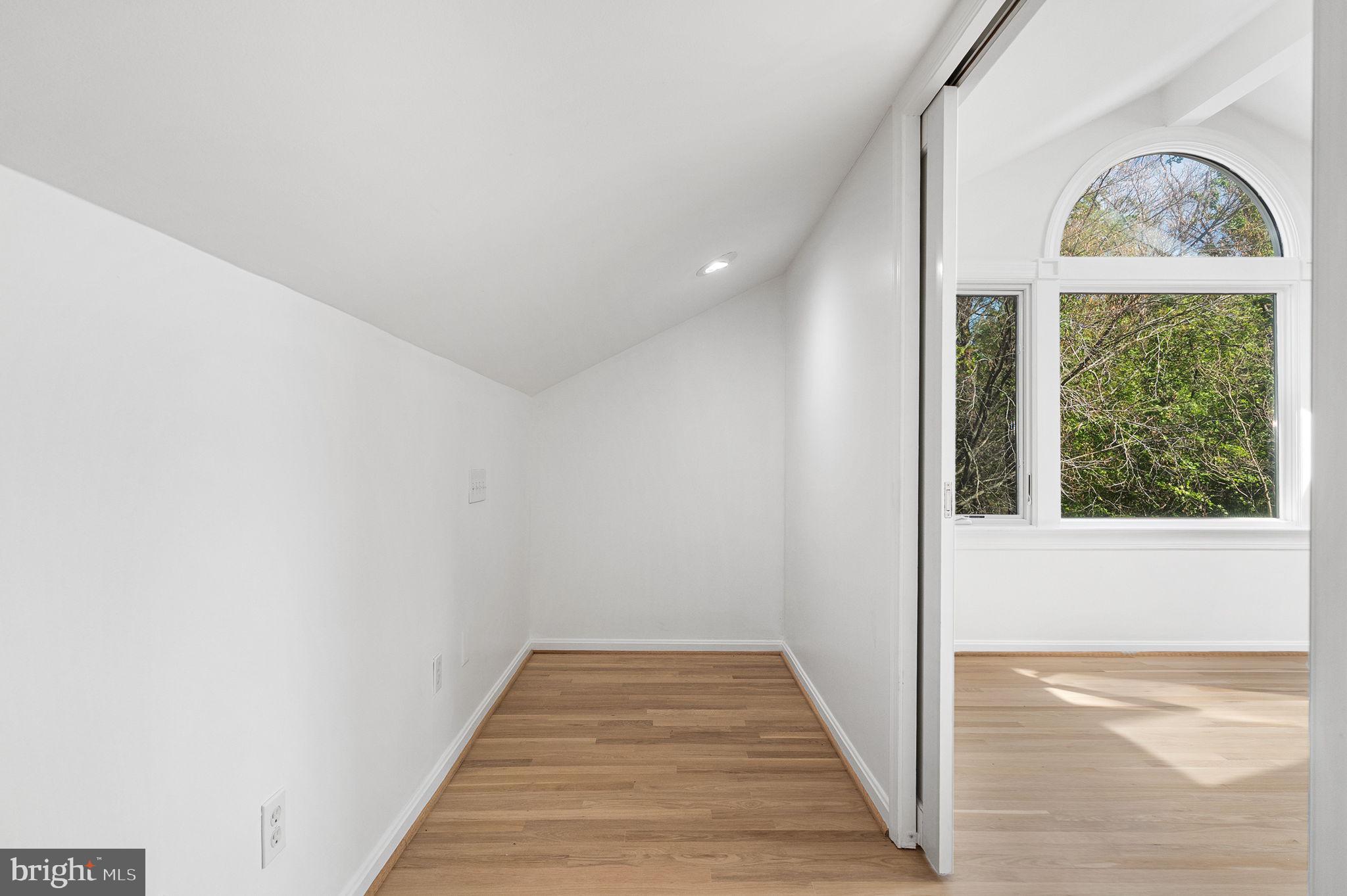 COLUMBIA OAKS - Residential