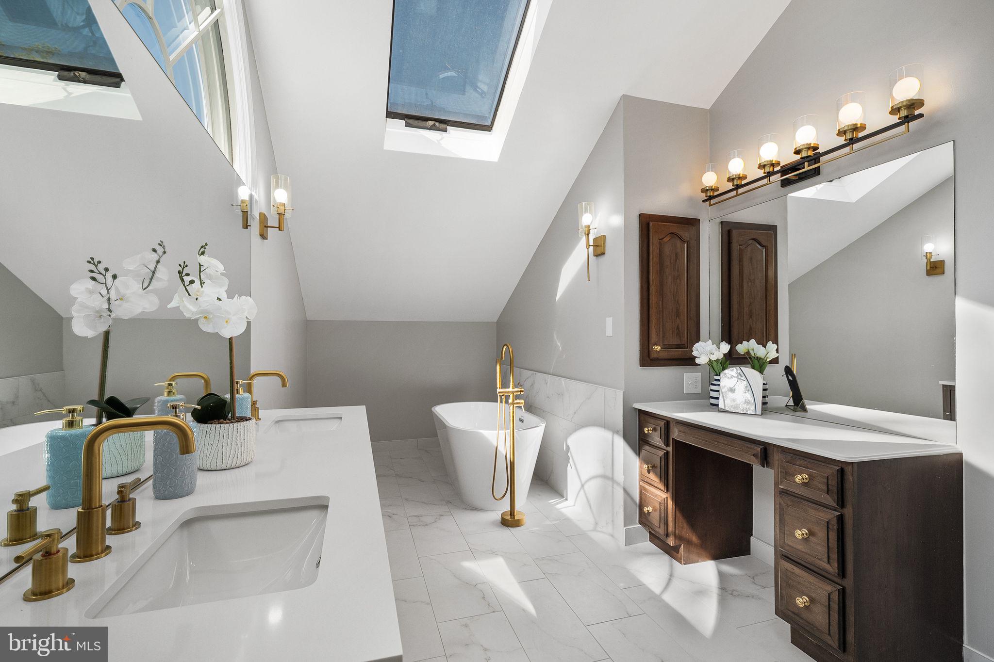 COLUMBIA OAKS - Residential