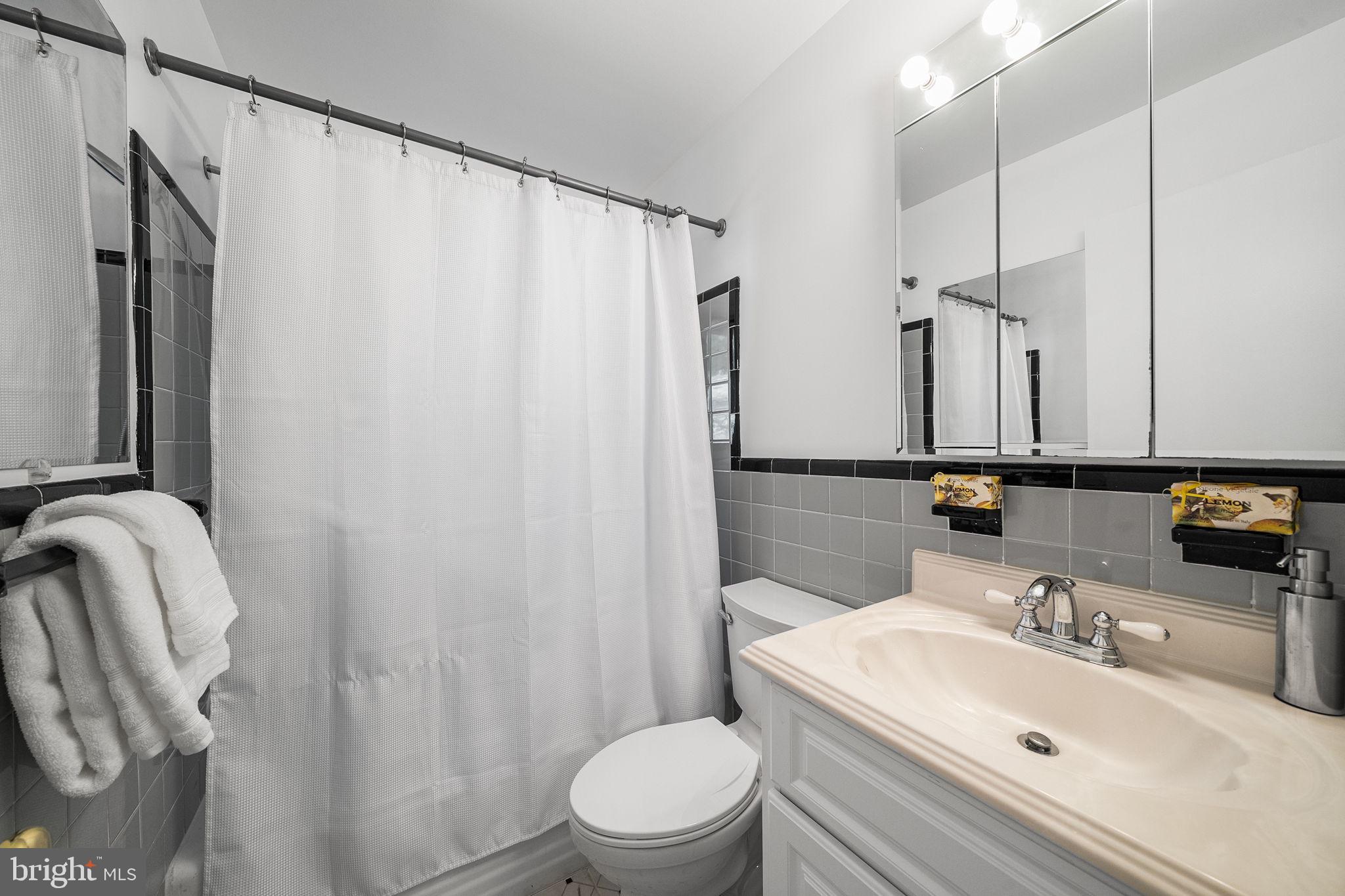 COLUMBIA OAKS - Residential