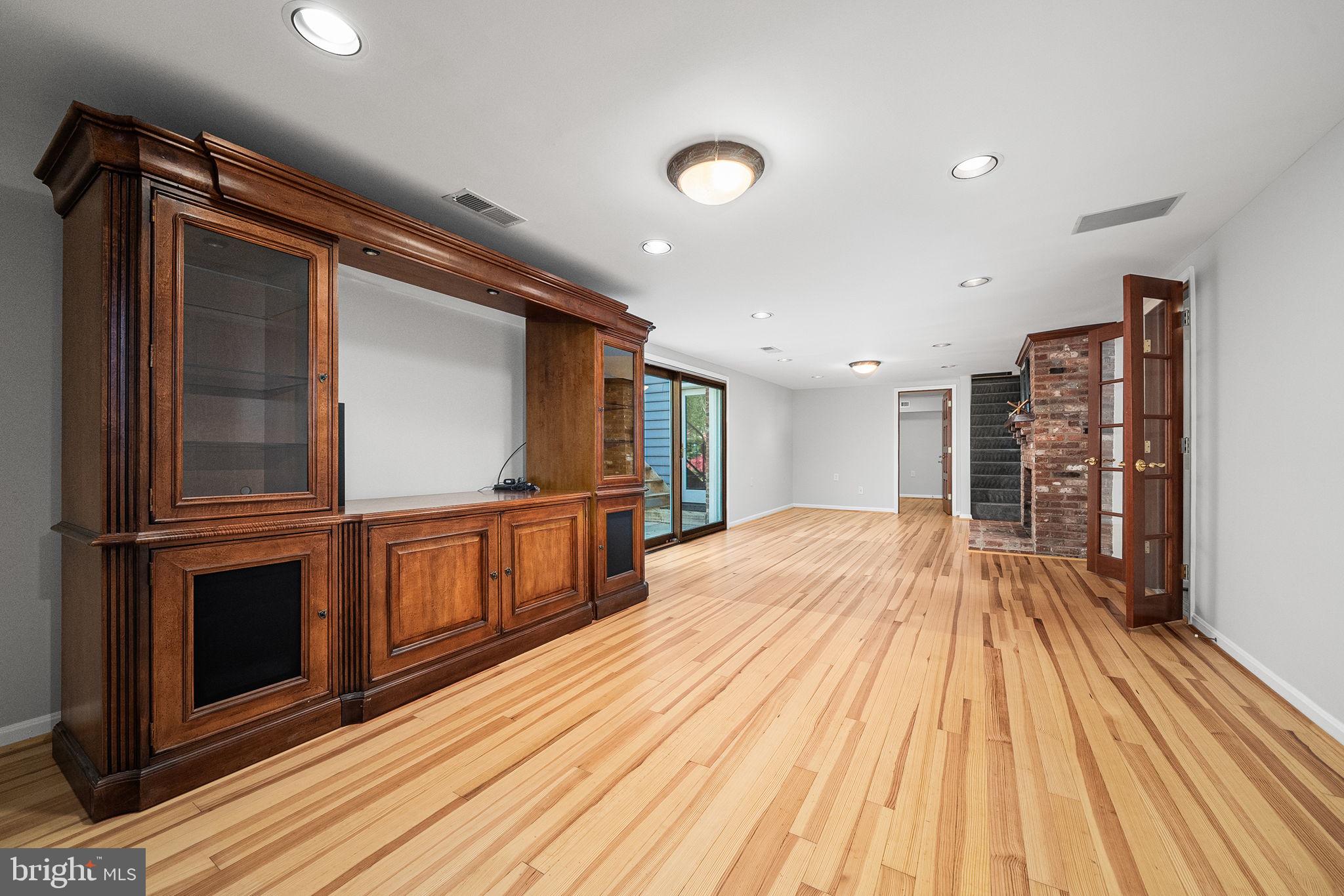 COLUMBIA OAKS - Residential