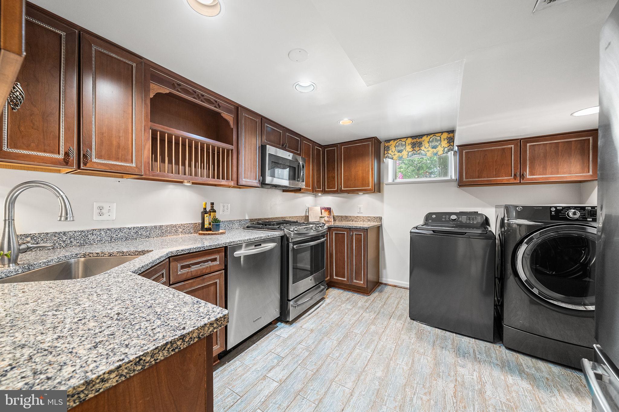 COLUMBIA OAKS - Residential