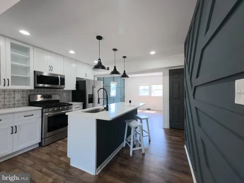 2205 Oak Glen Way, District Heights, MD MLS: MDPG2148682