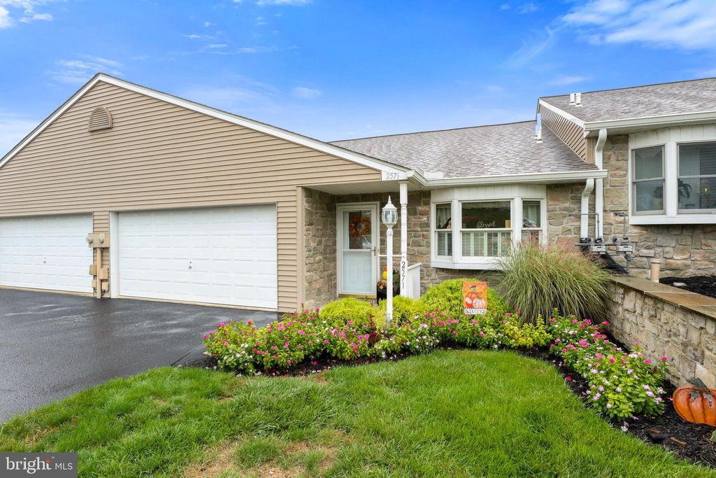 Photo of 2571 Pin Oak Drive #119, YORK, PA 17406 (MLS # PAYK2091584)