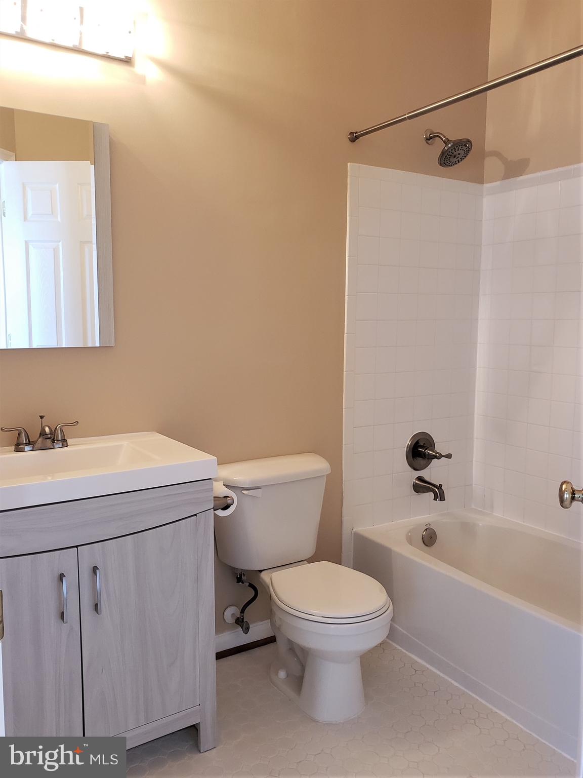 NORTHLAKE - Residential Lease