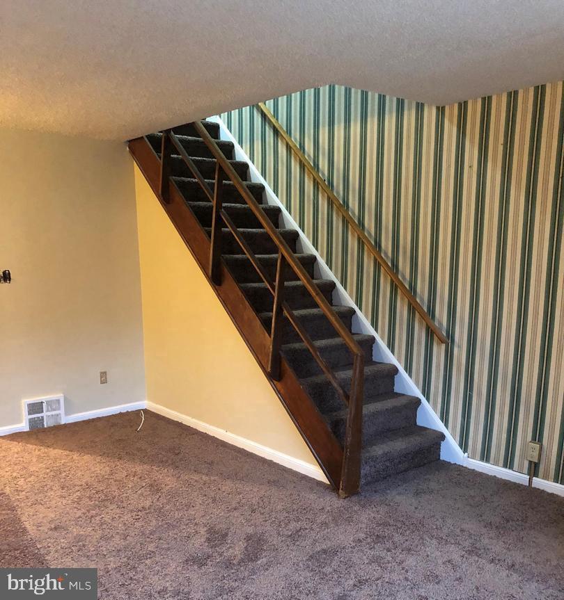 LAWNCREST - Residential