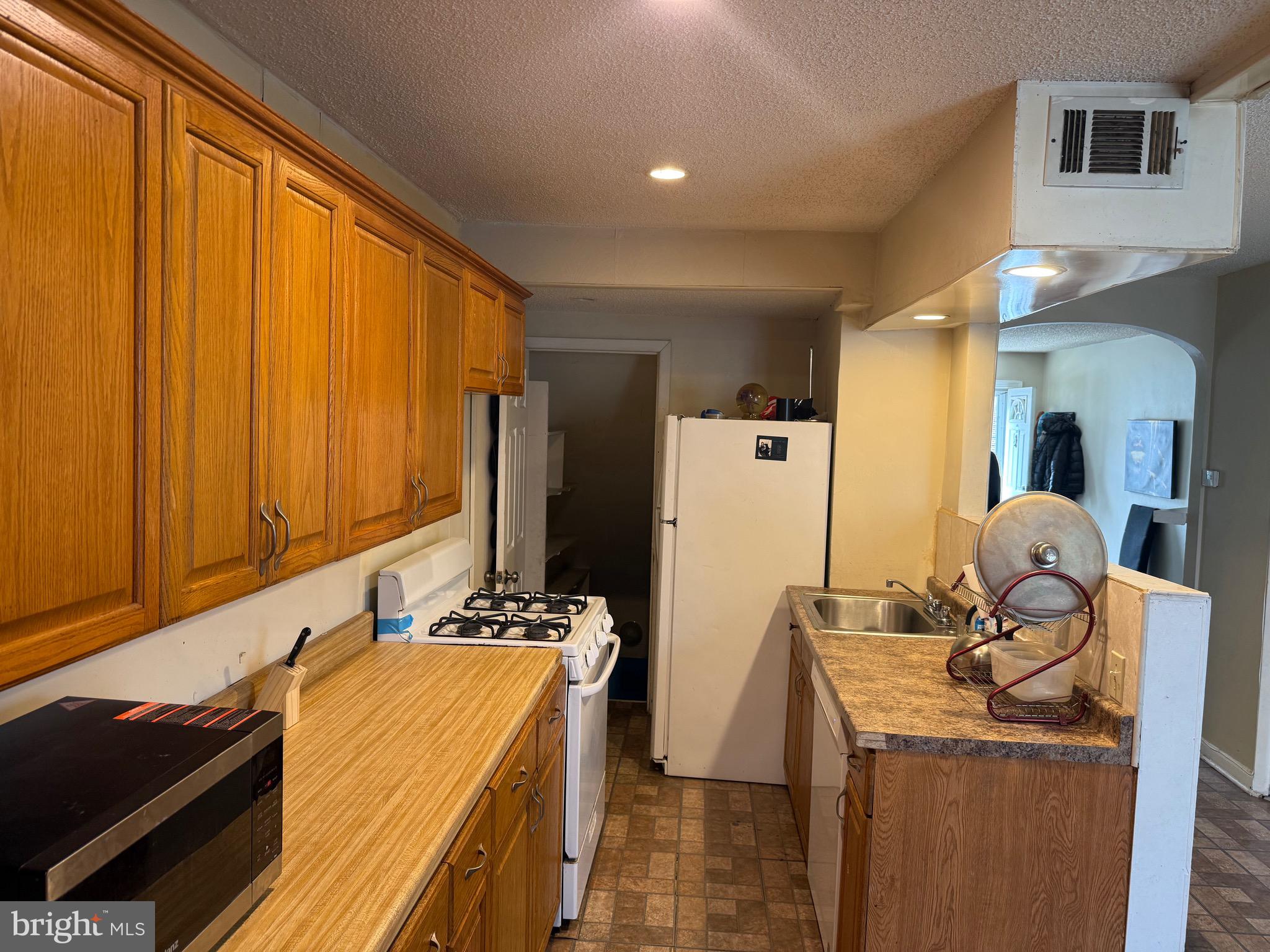 LAWNCREST - Residential