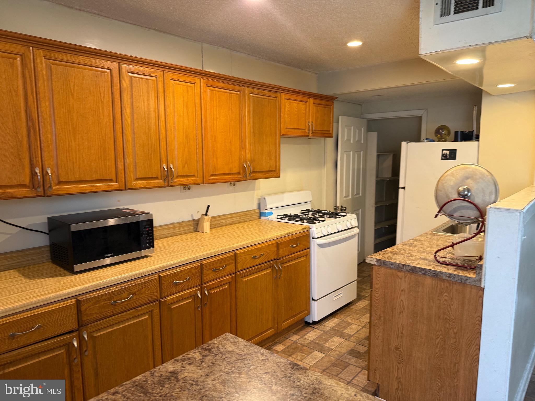 LAWNCREST - Residential