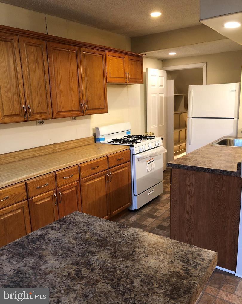 LAWNCREST - Residential