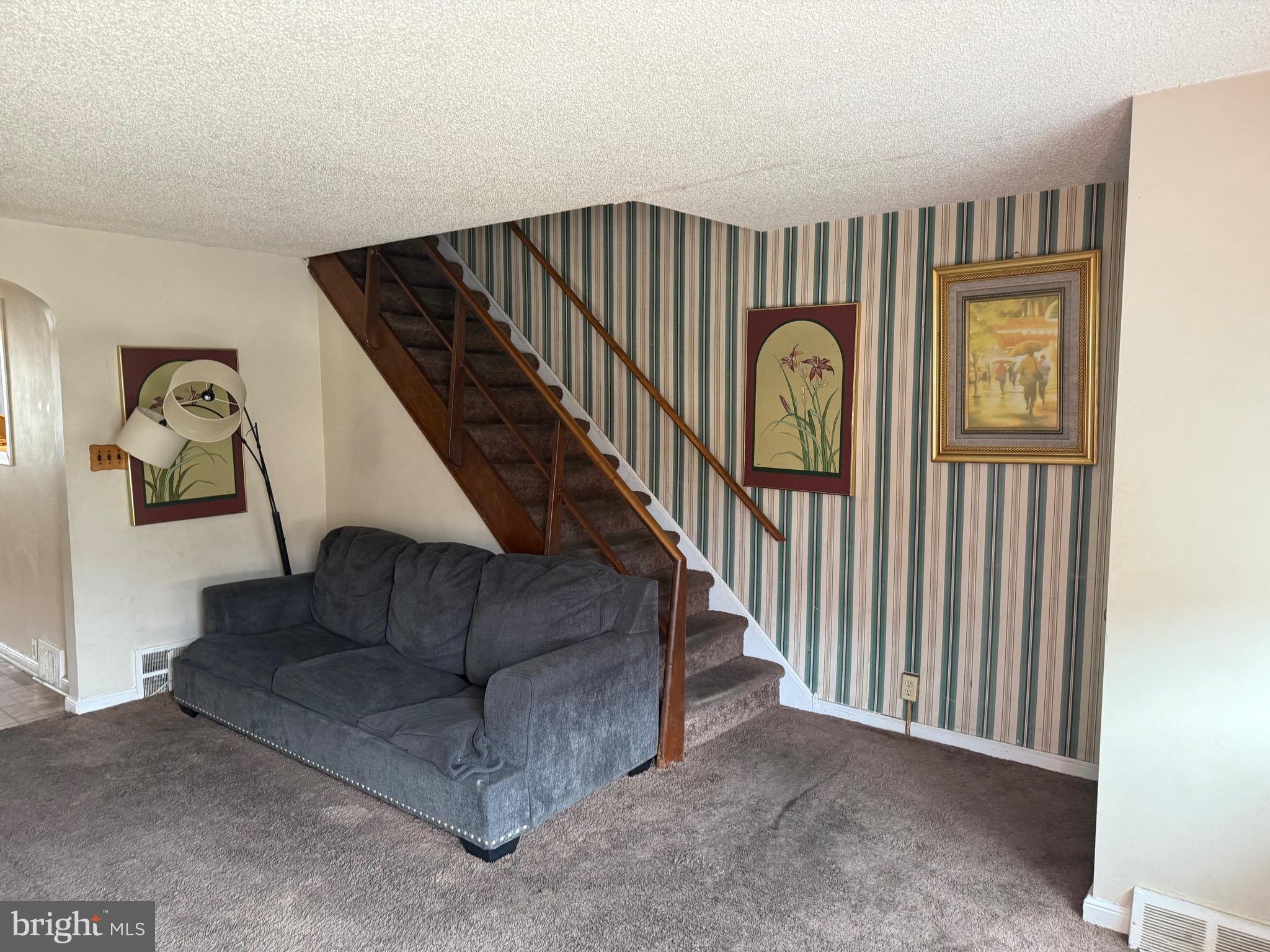 LAWNCREST - Residential