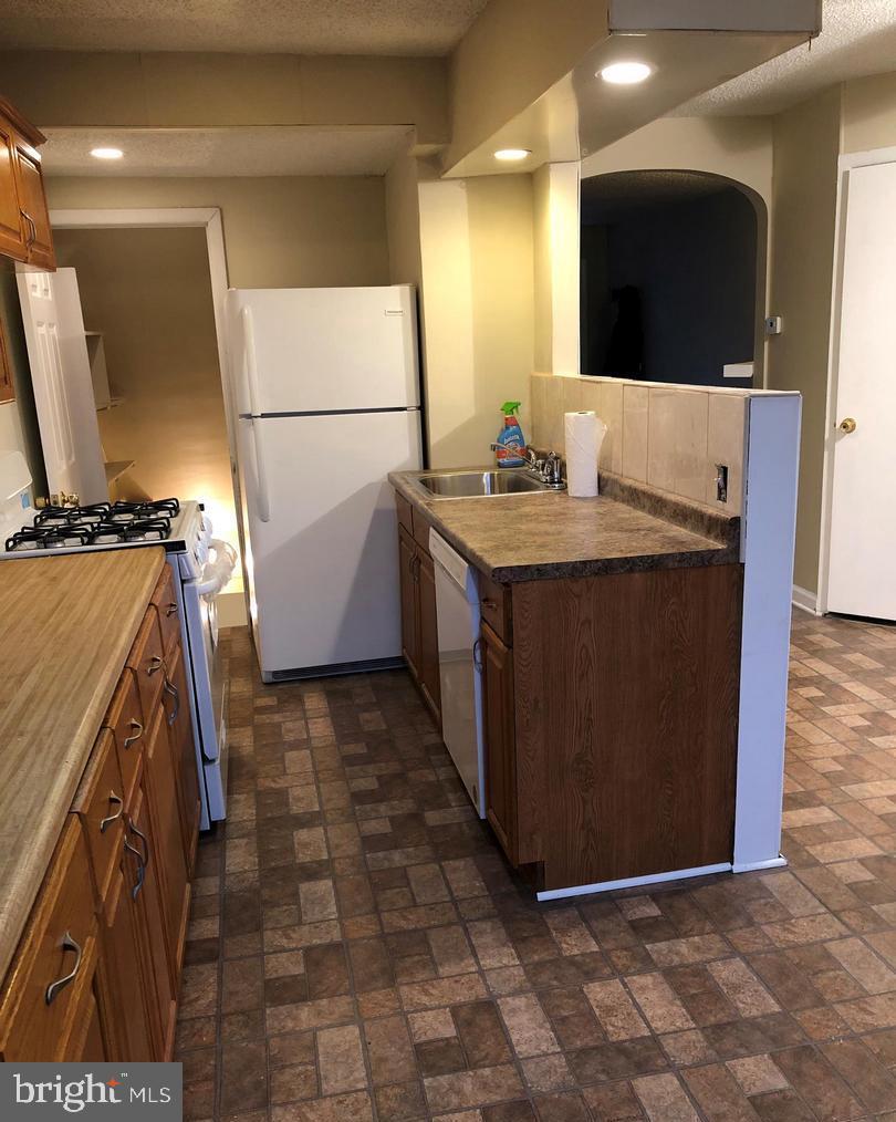 LAWNCREST - Residential