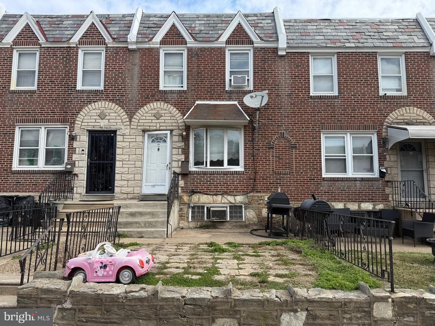 3 Bedroom row in nice area, 3 beds, 1.1 bathroom, Needs TLC upgrading, Modern kitchen with dining room, carpeted living room and stairs. Full basement with exit to garage and rear driveway. 100-amp service. Great investment potential for handy person looking for a home. Property is currently tenant occupied and a mo. to mo. lease @ $1100.00/mo.  5 Year Tenant.  24 hours' notice requested. Priced to Sell!
Property being sold in as-is condition as seen.