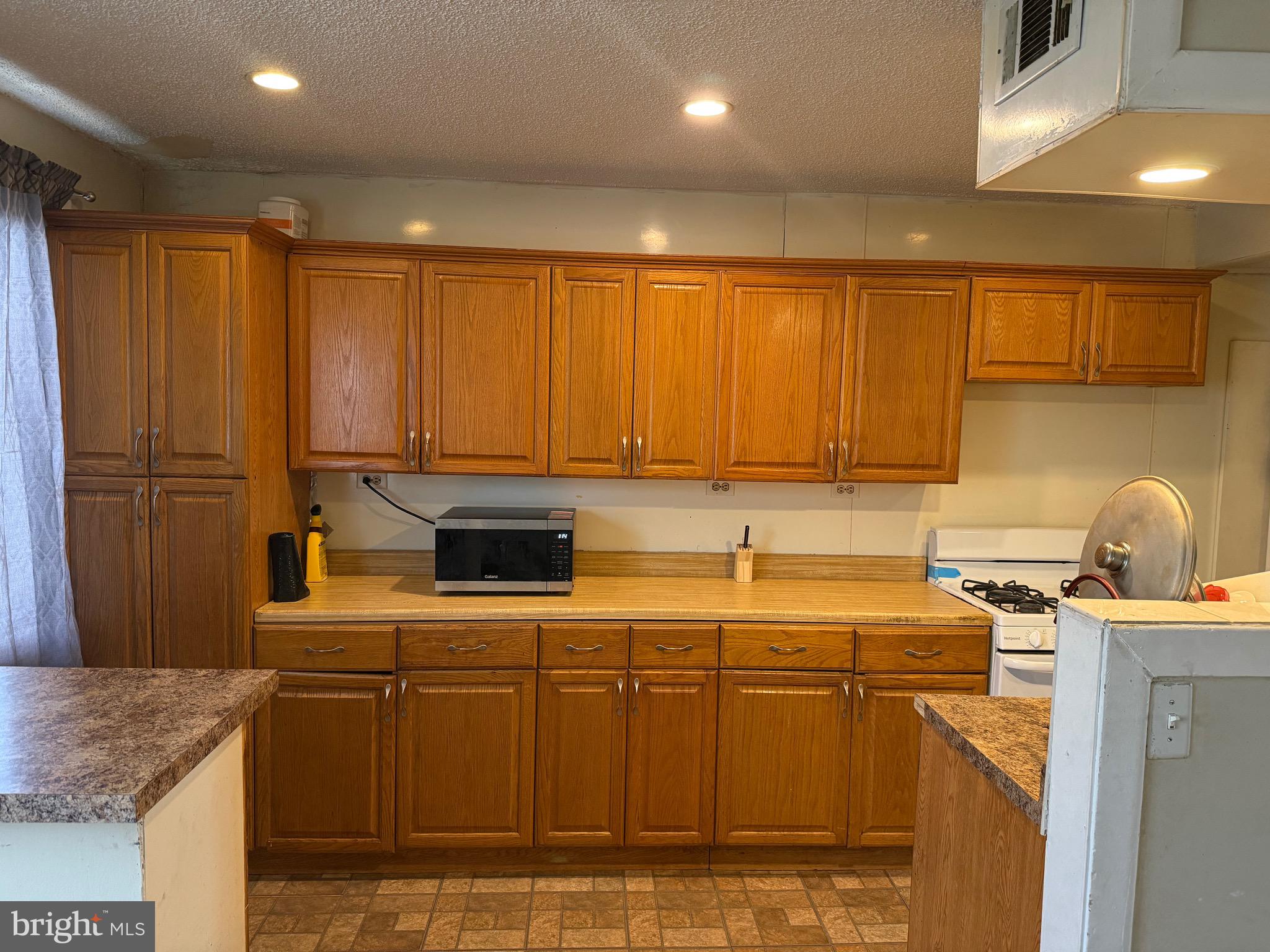 LAWNCREST - Residential