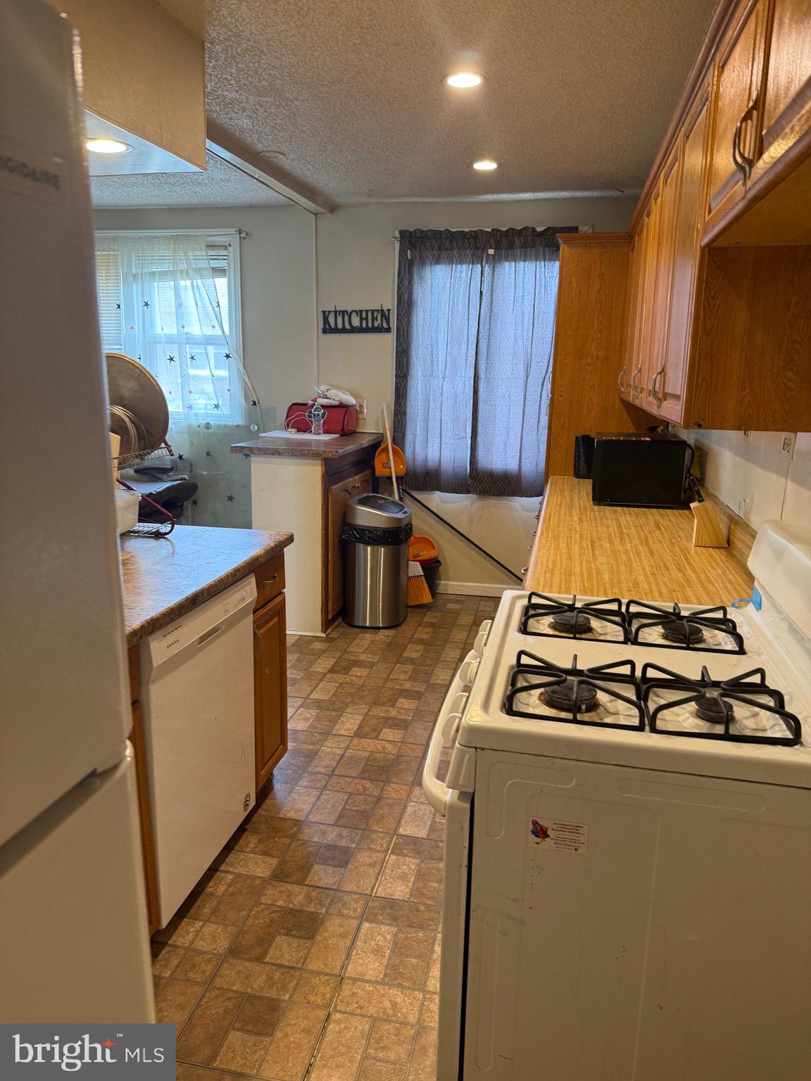 LAWNCREST - Residential