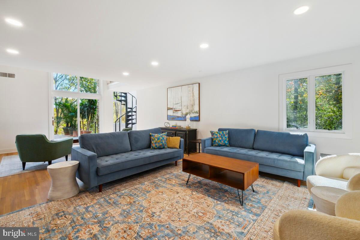 KEMP MILL ESTATES - Residential