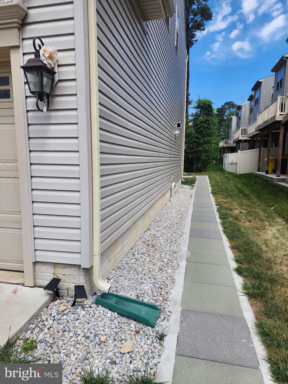 7571 HOLLY RIDGE DRIVE