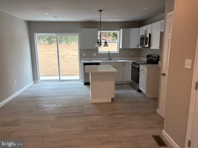 Wilmington, Delaware 19805, United States, 3 Bedrooms Bedrooms, ,3 BathroomsBathrooms,Residential,Active,235121