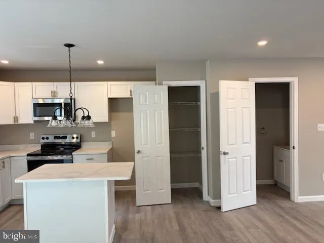 Wilmington, Delaware 19805, United States, 3 Bedrooms Bedrooms, ,3 BathroomsBathrooms,Residential,Active,235121