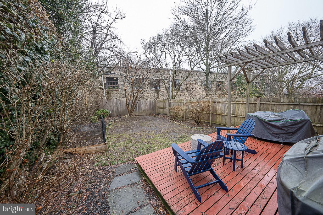 CHESTNUT HILL - Residential