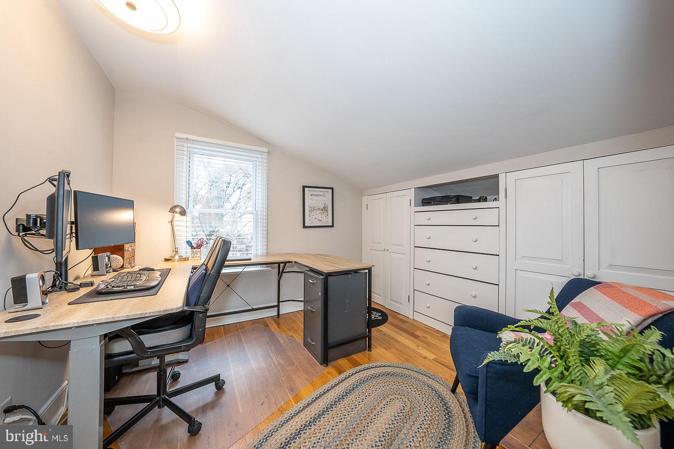 CHESTNUT HILL - Residential