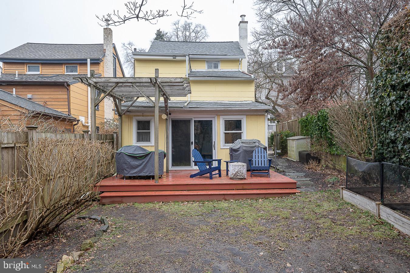 CHESTNUT HILL - Residential