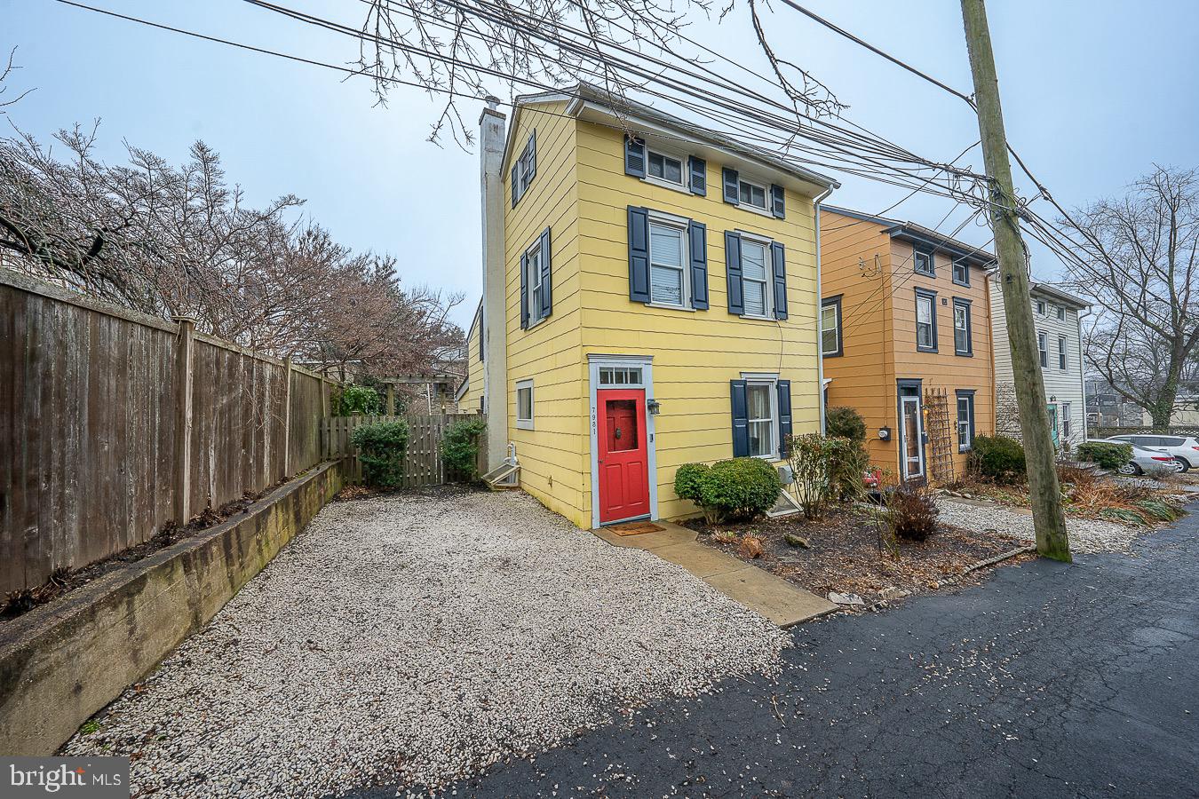 CHESTNUT HILL - Residential