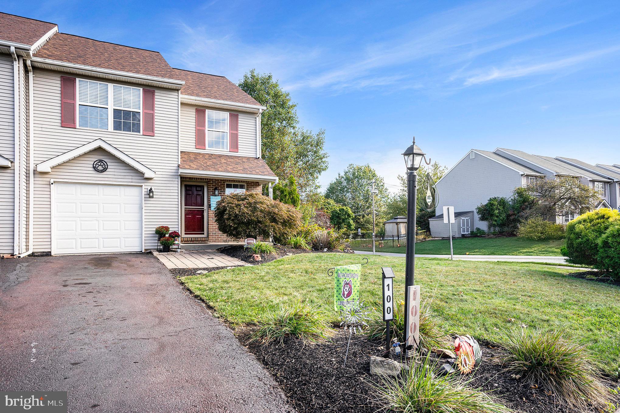 STRAWBERRY FIELDS - Residential