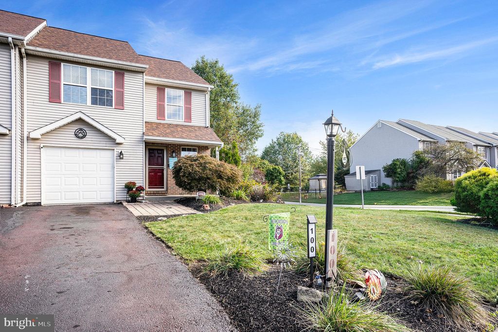 Photo of 100 Anjou Ct, TELFORD, PA 18969 (MLS # PAMC2157774)