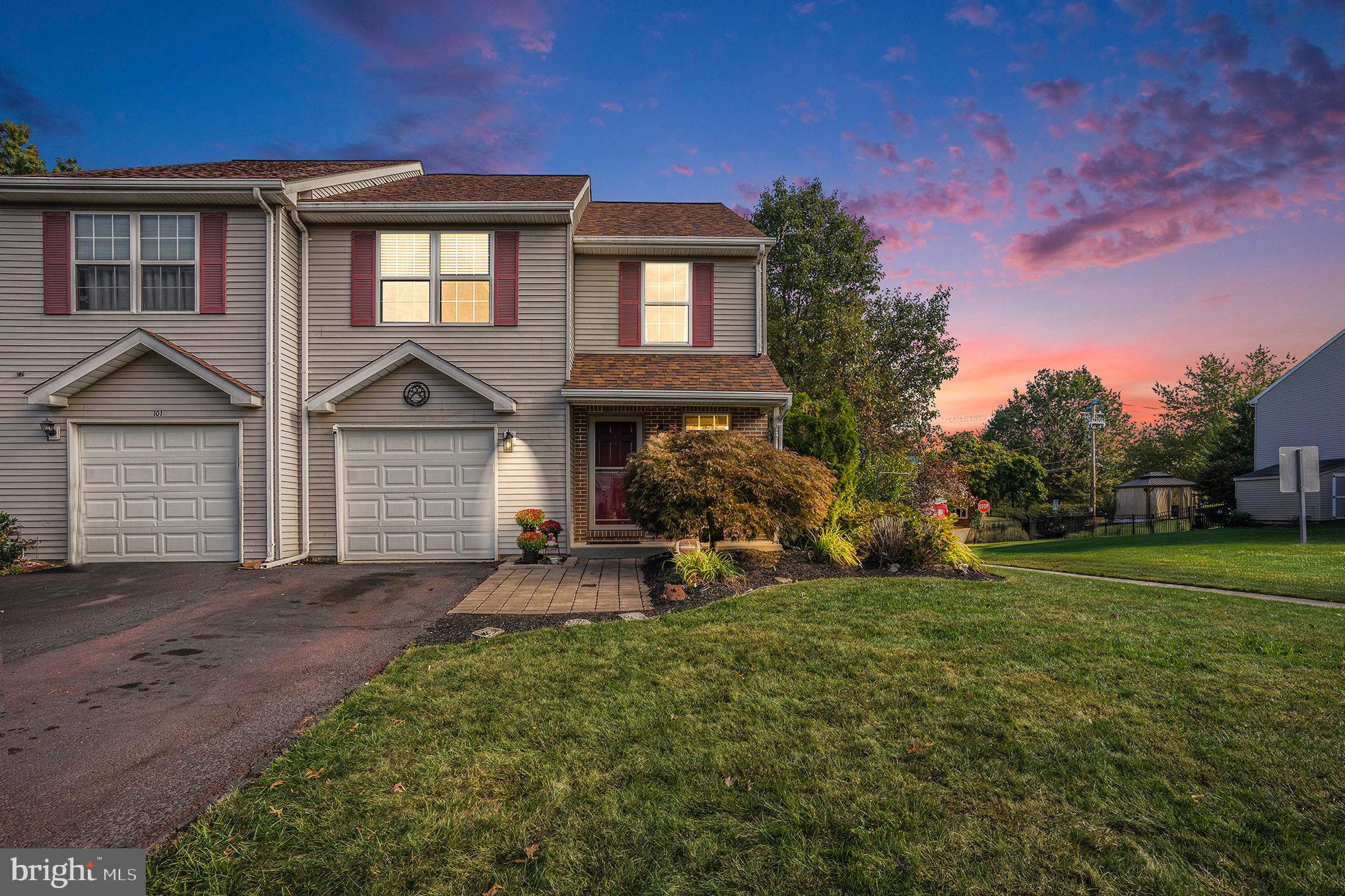 STRAWBERRY FIELDS - Residential