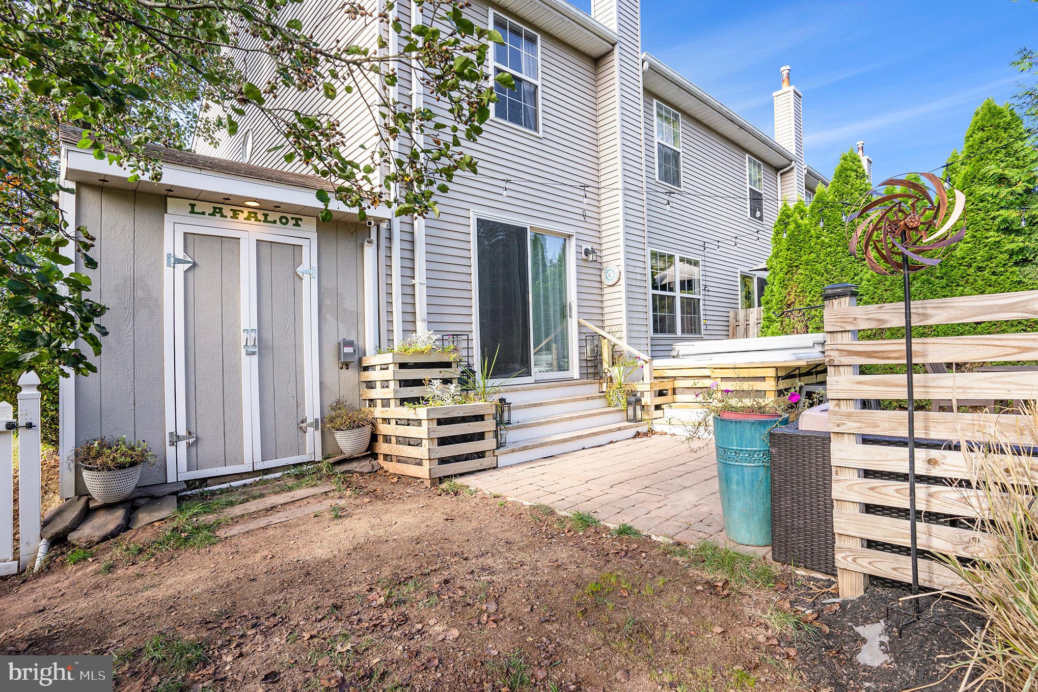 STRAWBERRY FIELDS - Residential