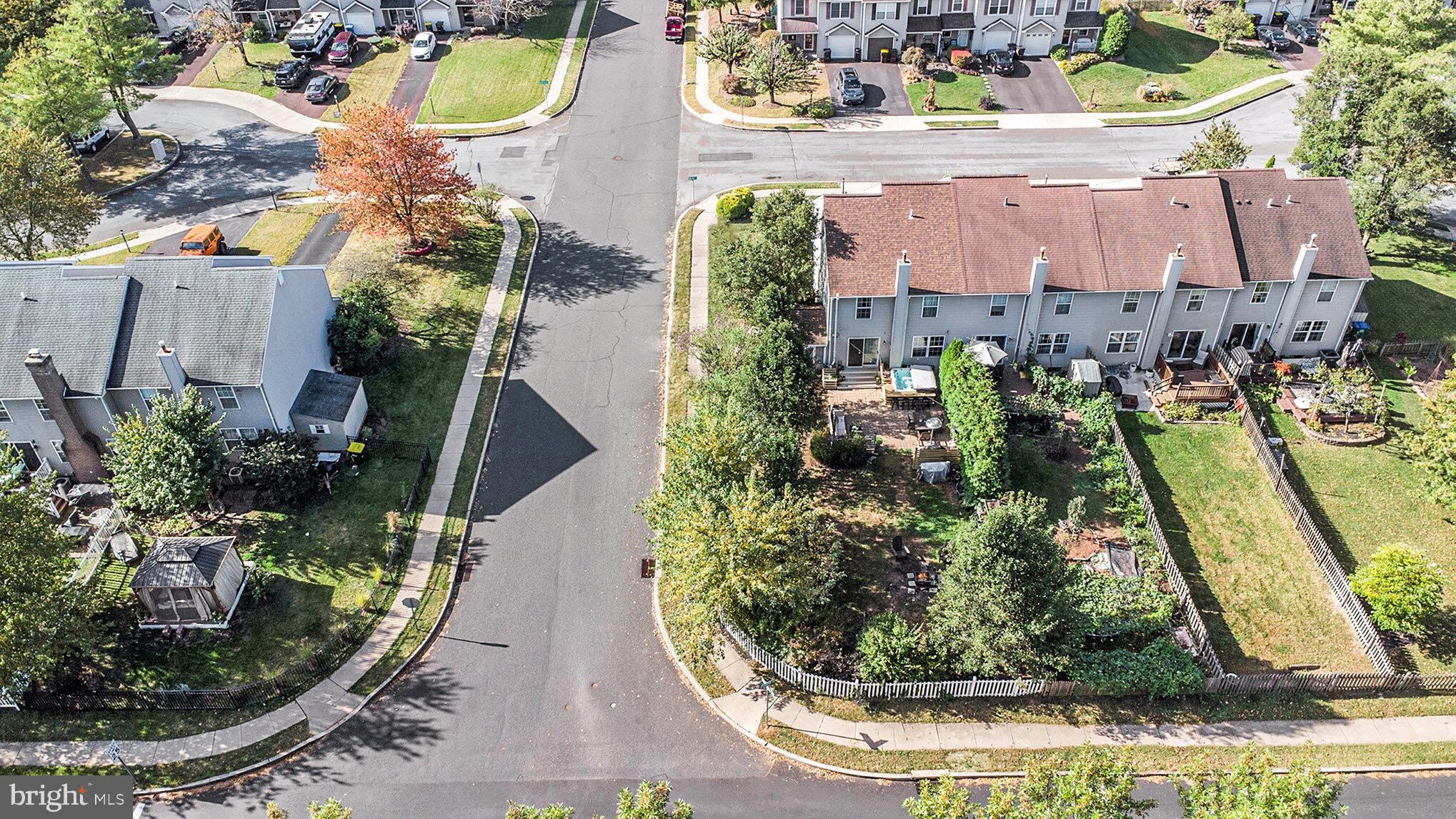 STRAWBERRY FIELDS - Residential