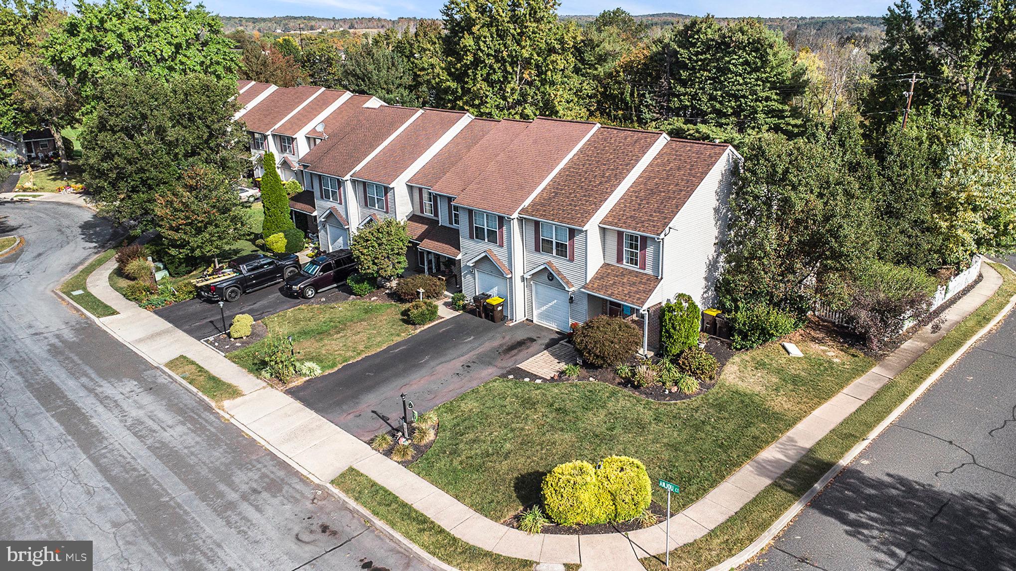 STRAWBERRY FIELDS - Residential