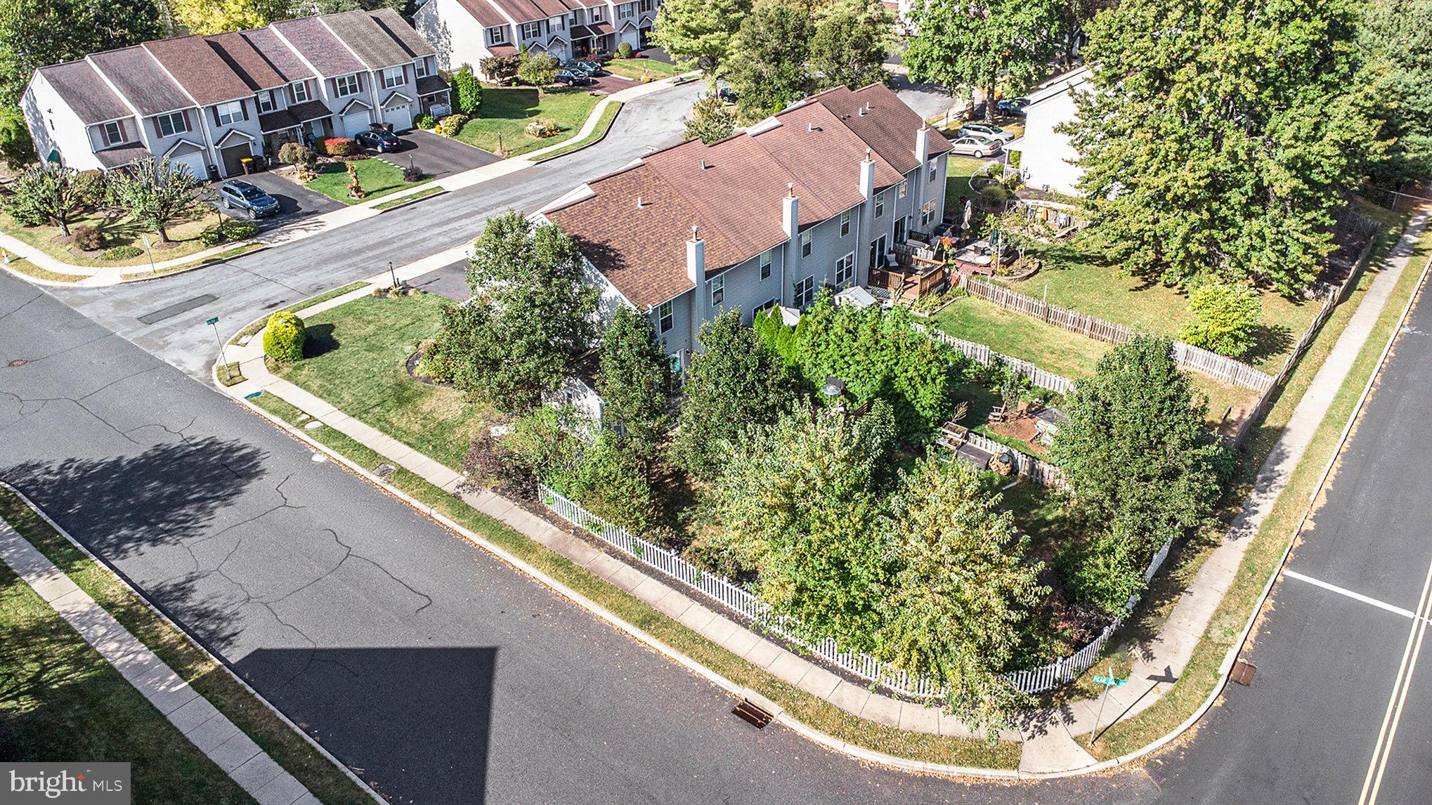 STRAWBERRY FIELDS - Residential