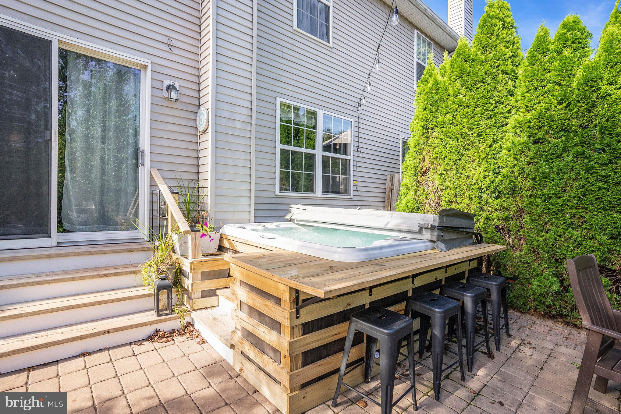 STRAWBERRY FIELDS - Residential