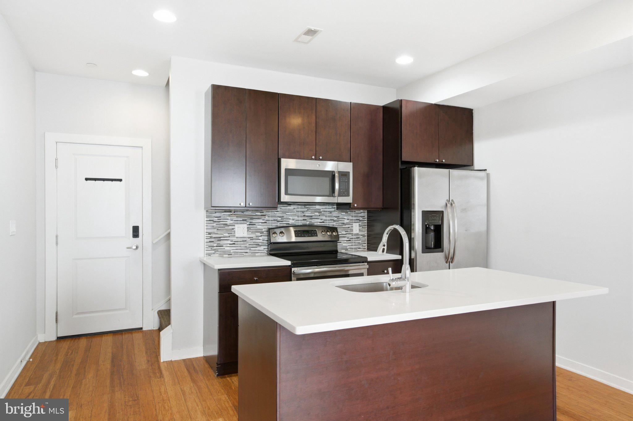 837 N 16TH STREET 4