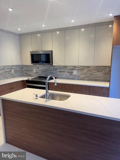 AYRDALE CRESCENT - Residential