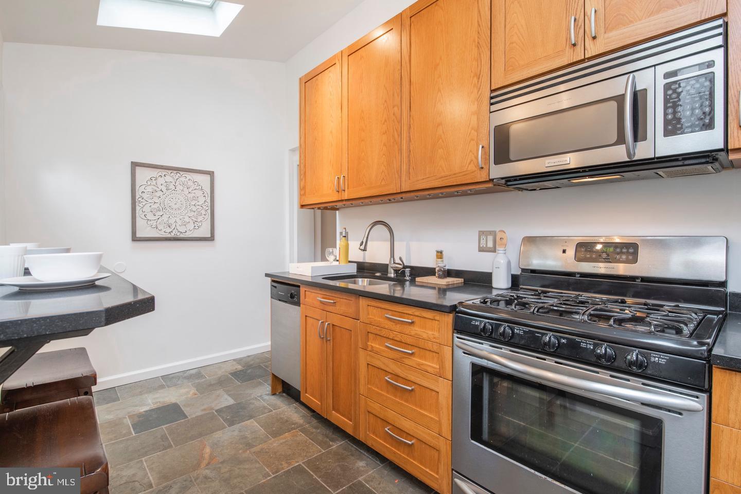 2143 E SERGEANT STREET E