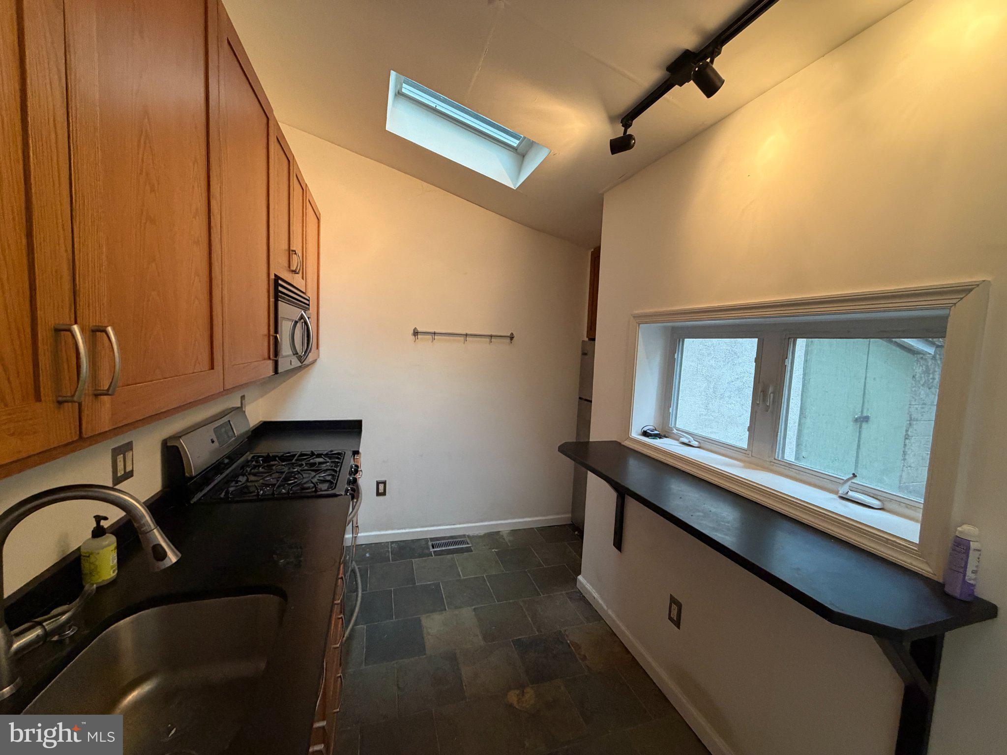 2143 E SERGEANT STREET E
