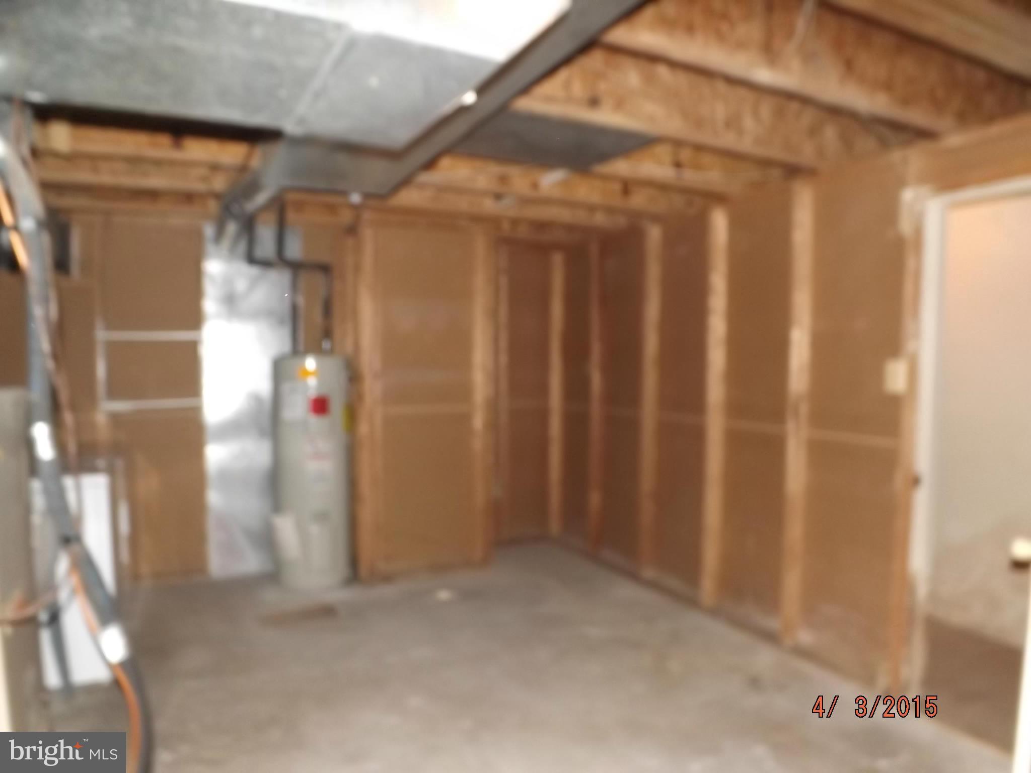 COURTLAND WOODS - Residential