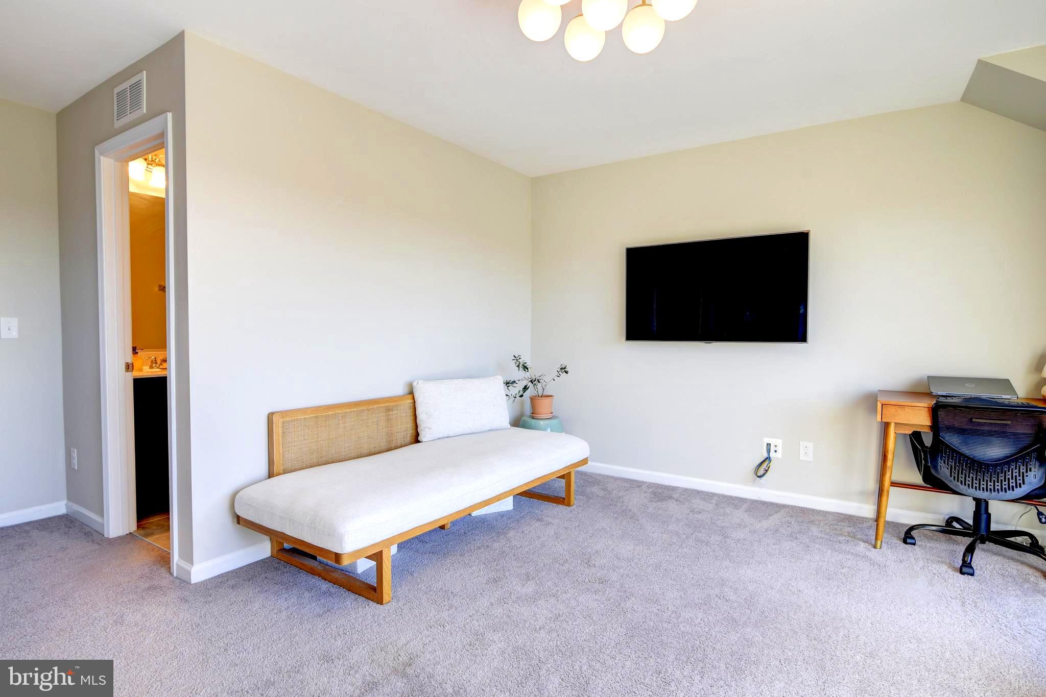 LOUDOUN PLACE - Residential Lease