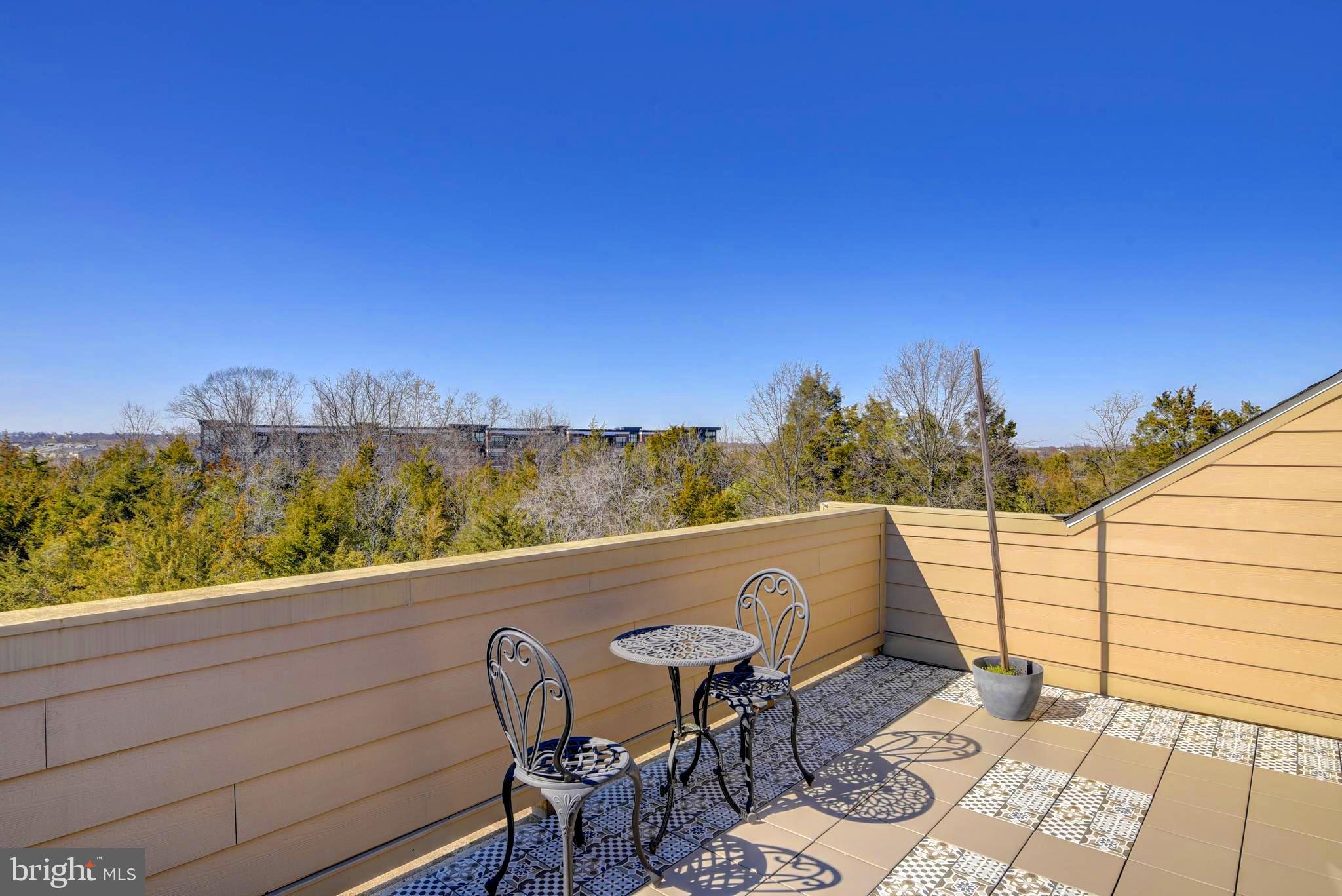 LOUDOUN PLACE - Residential Lease