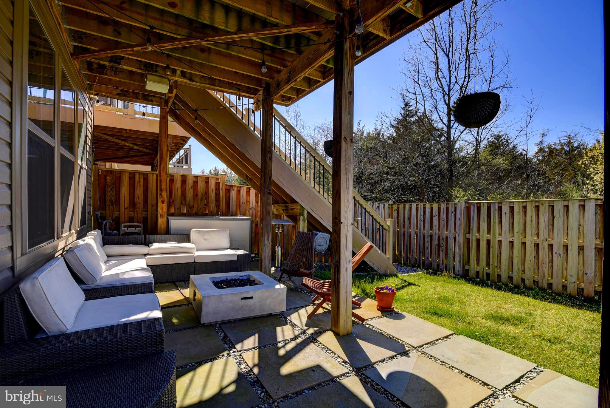 LOUDOUN PLACE - Residential Lease