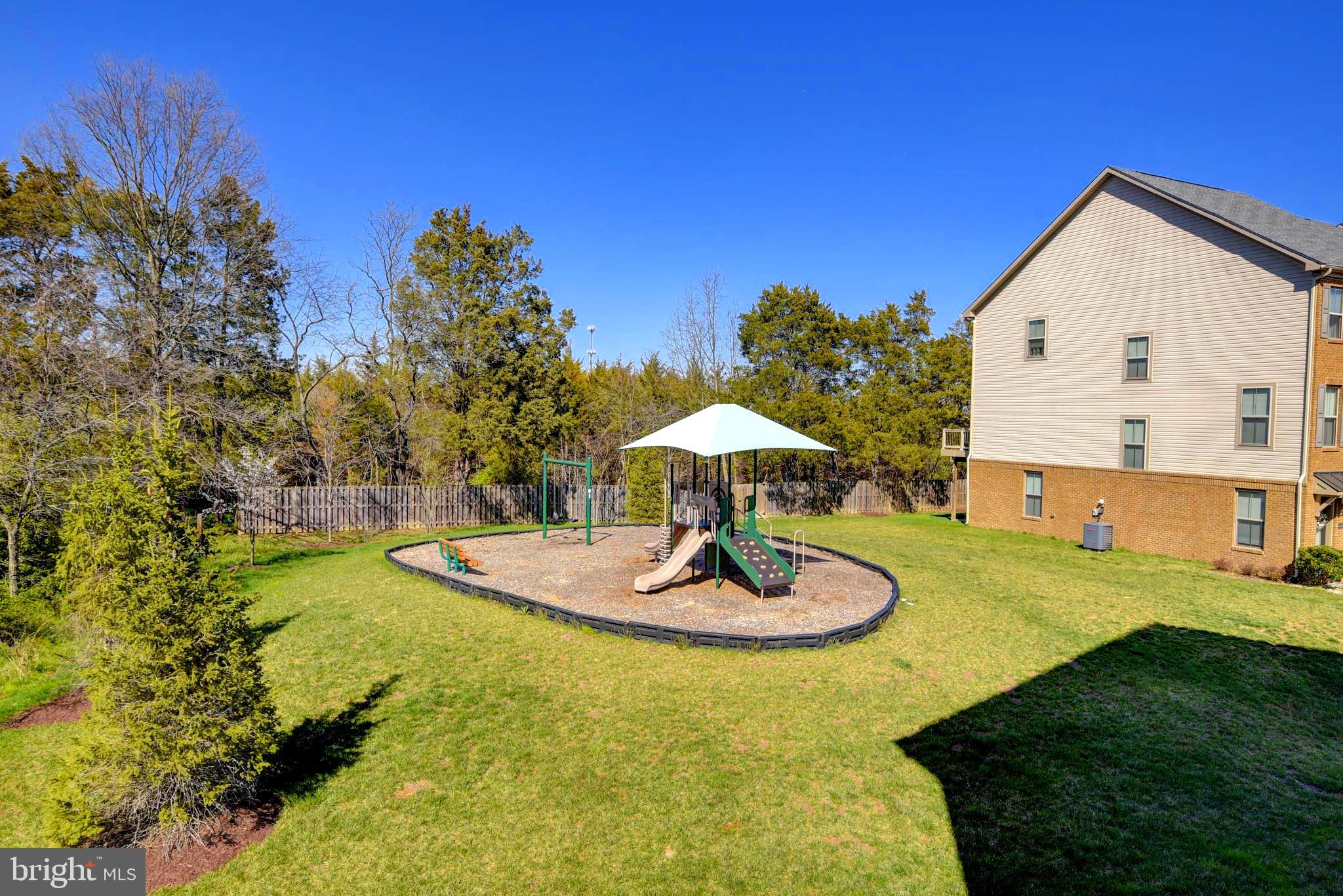 LOUDOUN PLACE - Residential Lease