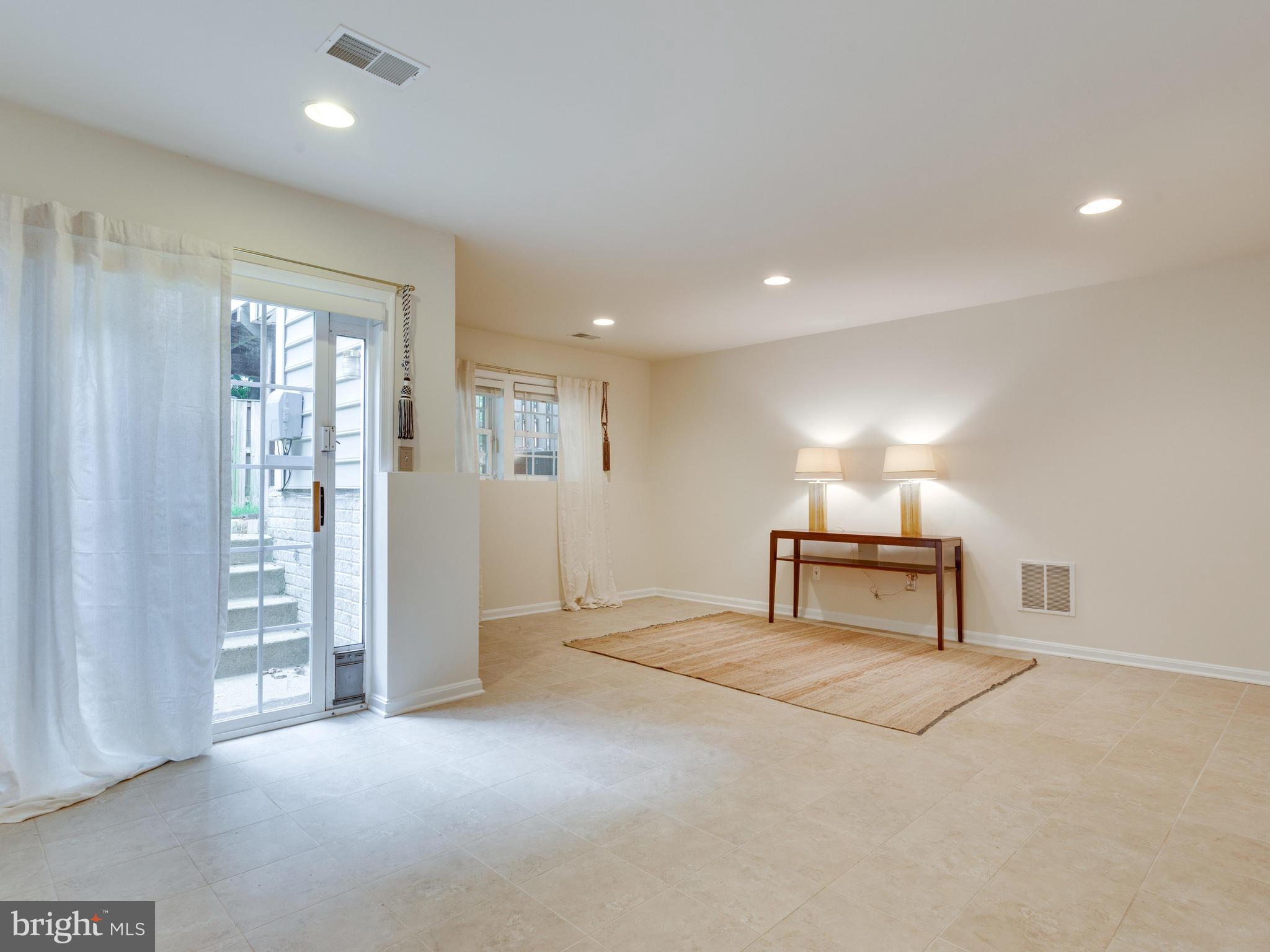 GUNSTON HILL - Residential