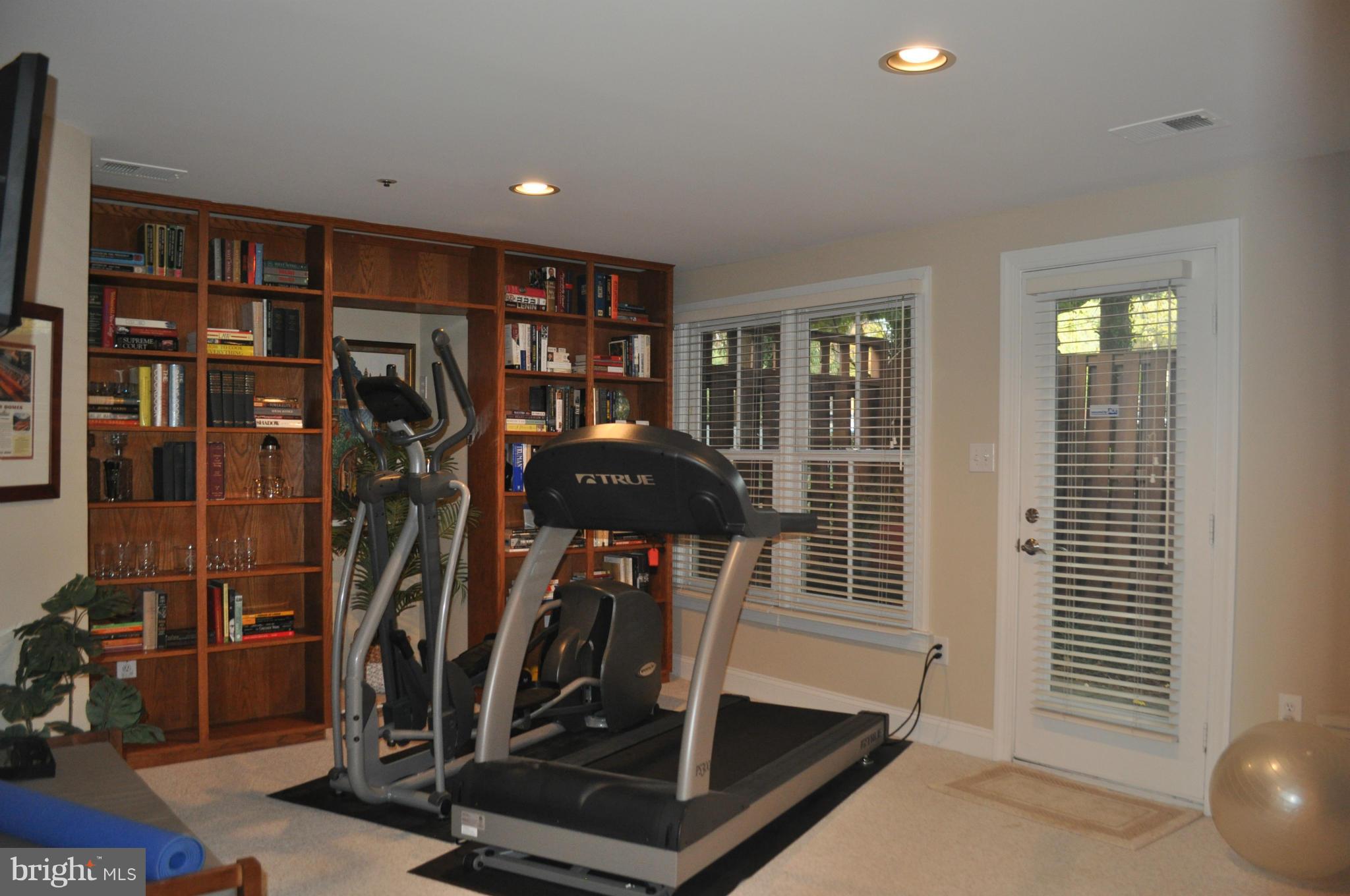 FENWICK COURT - Residential