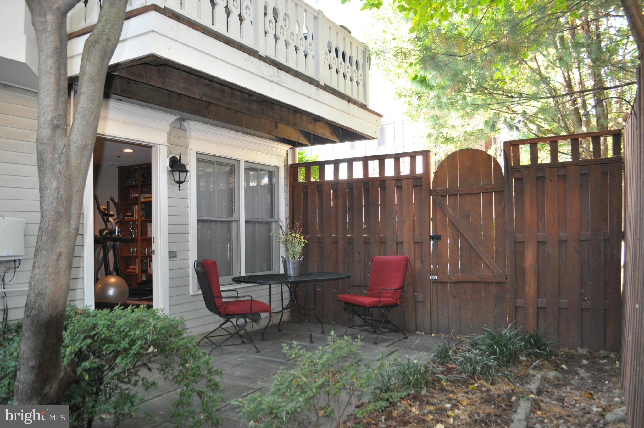 FENWICK COURT - Residential